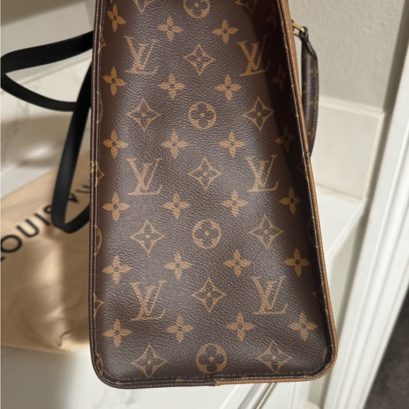 Authentic New Louis Vuitton Onthego MM Monogram. - Picture 11 of 12